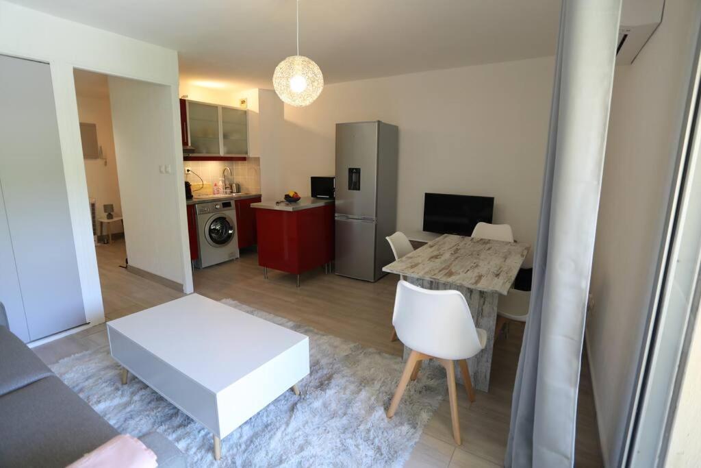 Petit Paradis Classe 3 Etoiles A 200M De La Plage! Terrasse-Wifi-Parking-Clim سانت-ماندرييه-سور-مير المظهر الخارجي الصورة